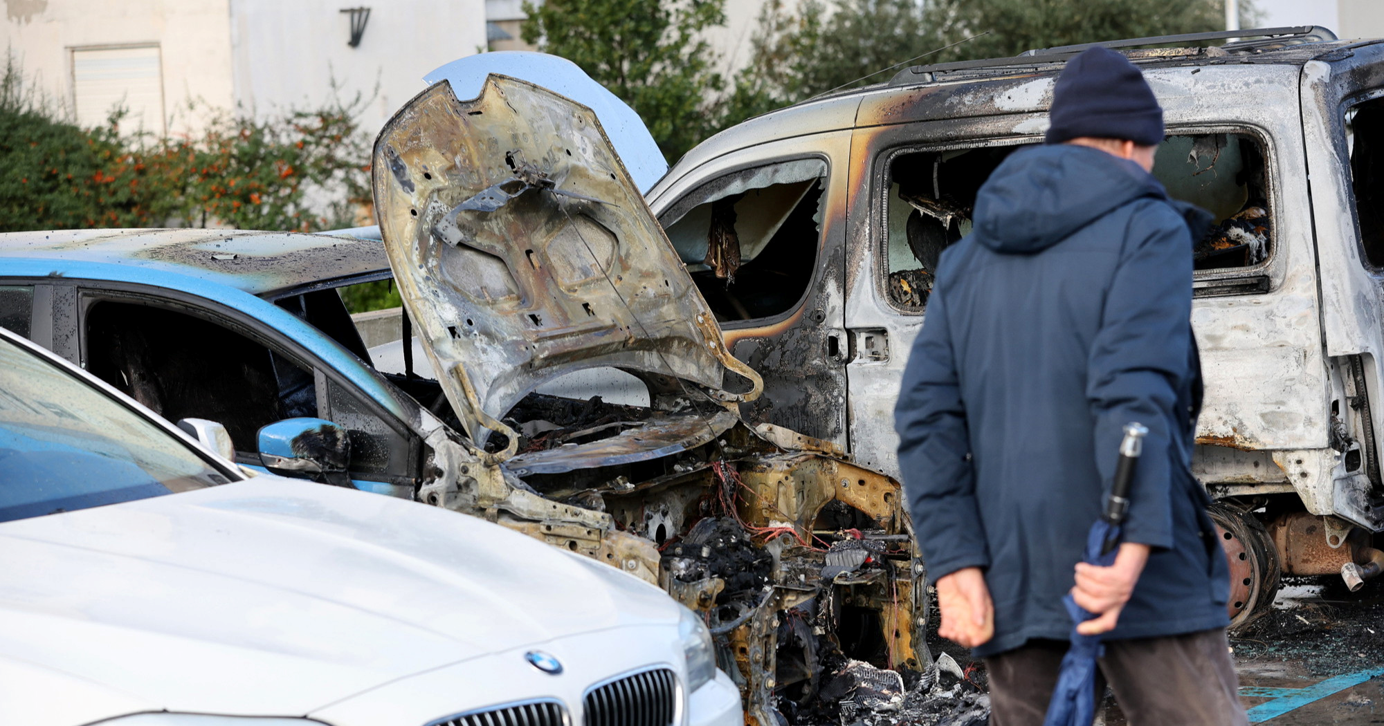 FOTO Požar tri automobila u Splitu, sumnja se na podmetanje