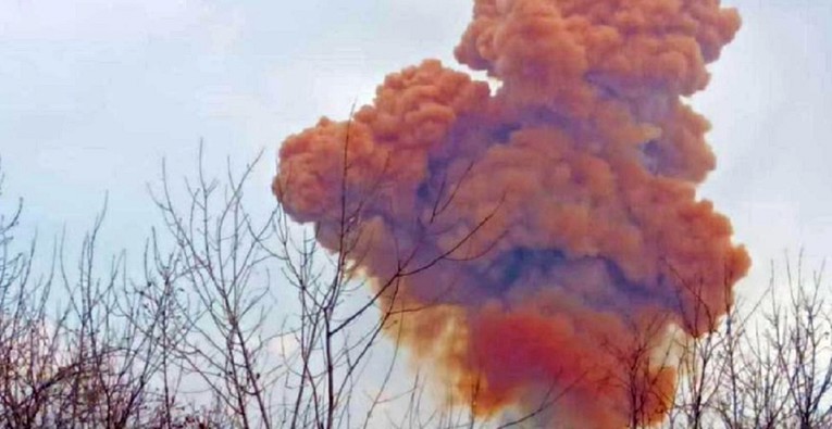 FOTO Ukrajina: Širi se oblak otrovnog dima. Ako krene prema vama, sklonite se