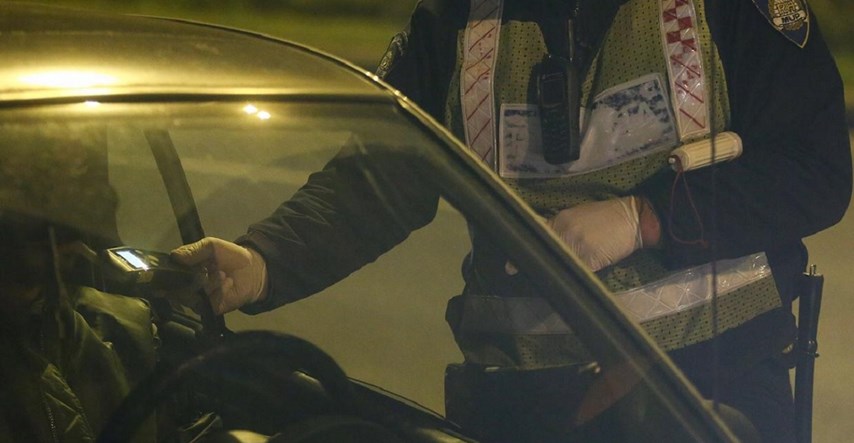 Majka vozila mrtva pijana u Slavonskom Brodu. U autu bilo dvoje maloljetne djece