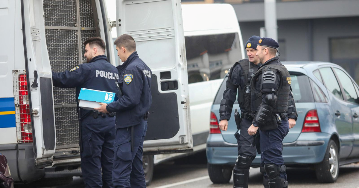 U Zagrebu vezao aute za drvo, tvrdi da je zemlja njegova. Napao zaposlenike grada