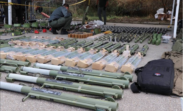 FOTO Kurti objavio slike oružja nađenog na Kosovu: "Nakon ovog je sve jasno"