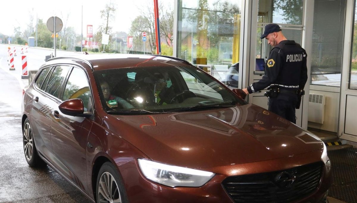 Slovenija produžuje kontrole na granici s Hrvatskom. "Opasnost od terorizma raste"