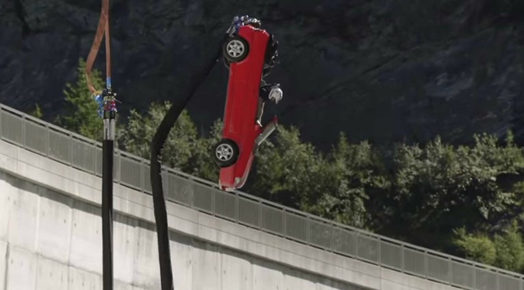 VIDEO Top Gear je pomaknuo granice: Pogledajte bungee jumping s automobilom