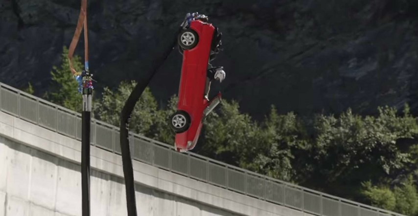 VIDEO Top Gear je pomaknuo granice: Pogledajte bungee jumping s automobilom