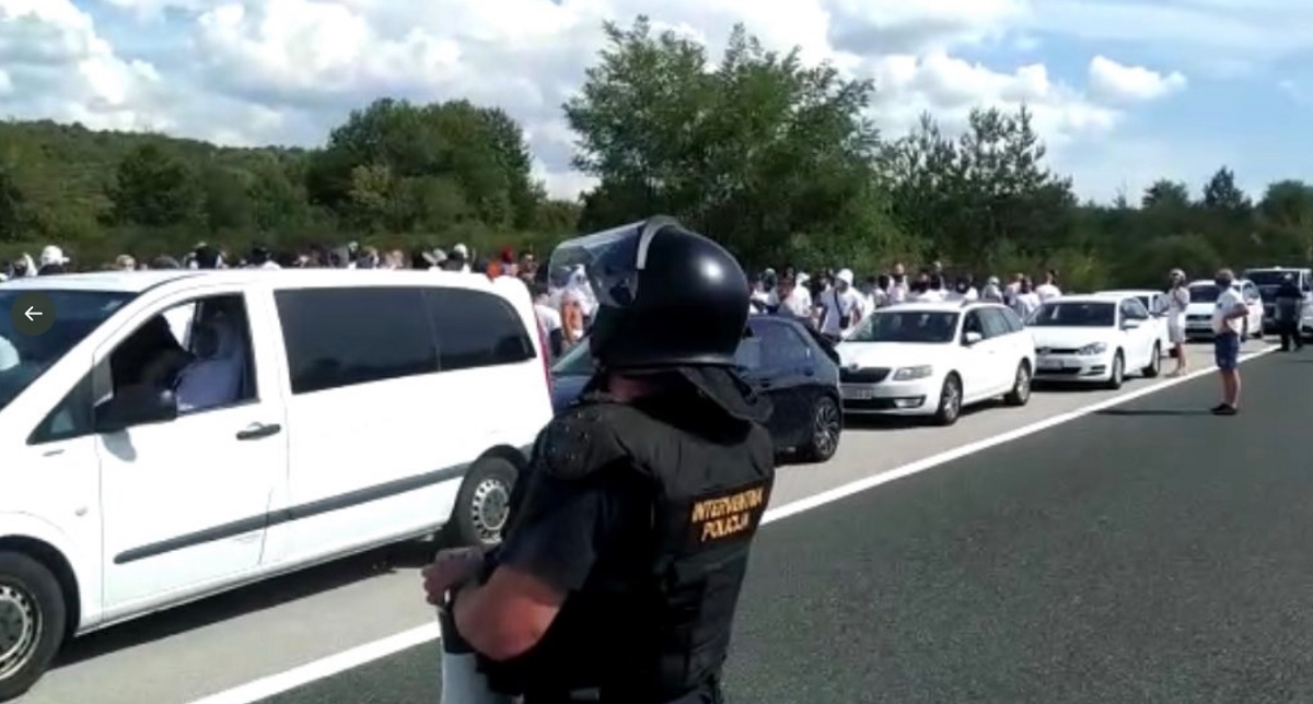 Maskirani torcidaši blokirali A1. Policija objavila detalje, našli željezne šipke