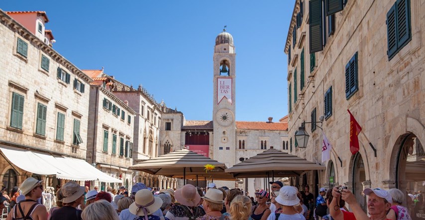 Deutsche Welle: Vraća li se u Hrvatsku masovni turizam?