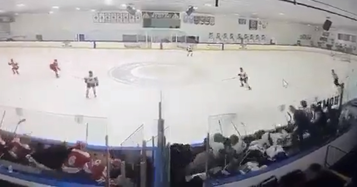 Snimljena pucnjava na klizalištu u SAD-u. Hokejaši panično klizali prema izlazima