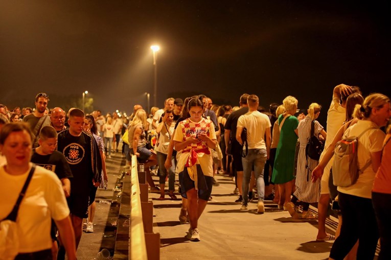 Posjetiteljima nakon koncerta stigla poruka na aplikaciju MPT: "Idemo dalje u noć"