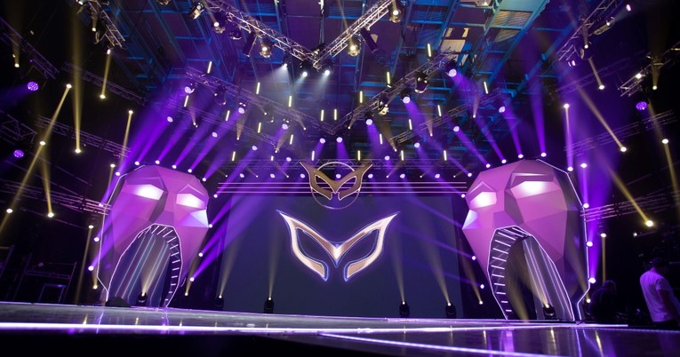 Večeras kreće Masked Singer, samo osmero ljudi zna tko će pjevati ispod maski