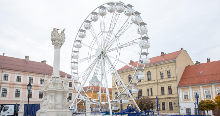 Počele pripreme za advent u Osijeku, postavljen je panoramski kotač visok 35 metara