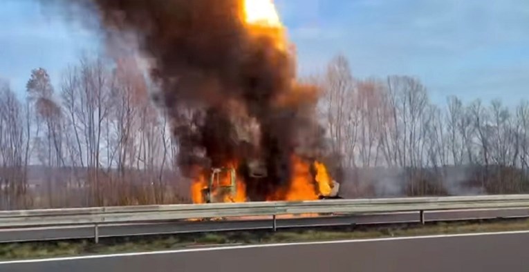 VIDEO Na autocesti kod Zagreba eksplodirala cisterna nakon sudara s autom