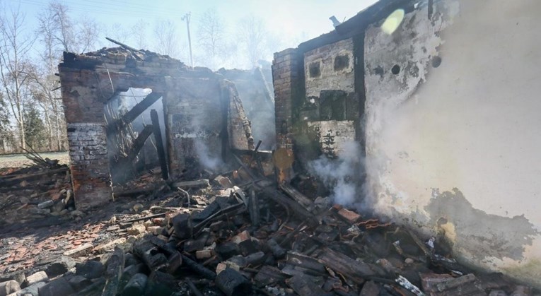 VIDEO Izgorjela kuća u Đurđenovcu, vatrogasci našli mrtvo tijelo