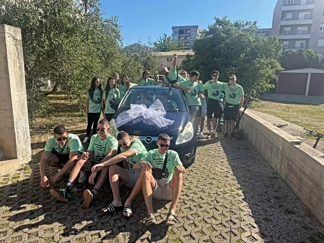 Profesorica kojoj su učenici kupili auto: Vidjeli su da pješke idem po suncu i kiši
