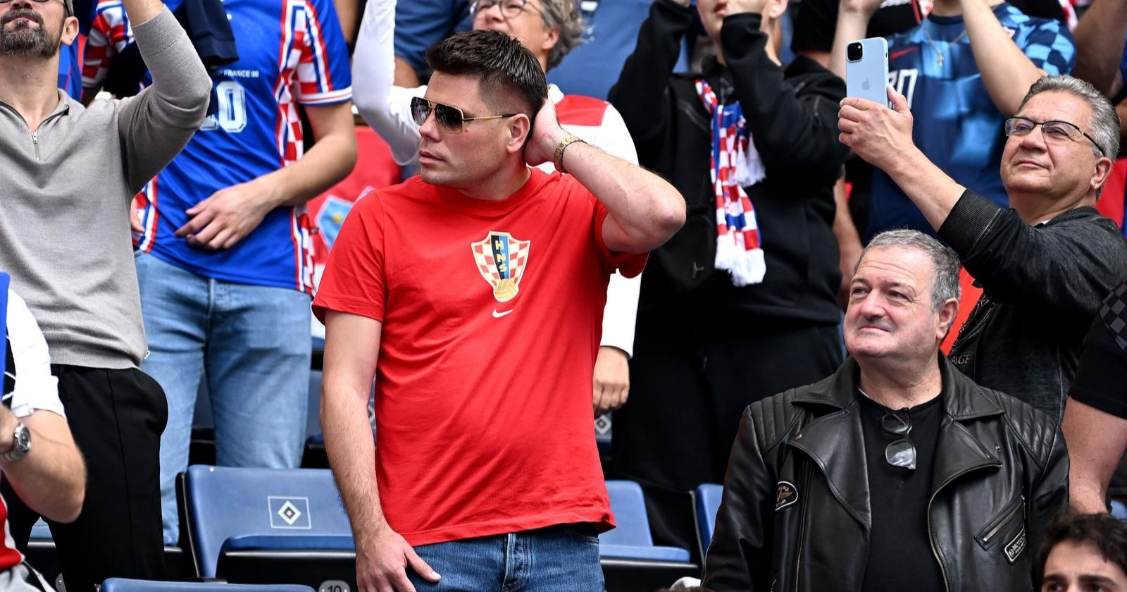 Bivši Vatreni snimljen na tribinama u Hamburgu, rijetko se pojavljuje u javnosti