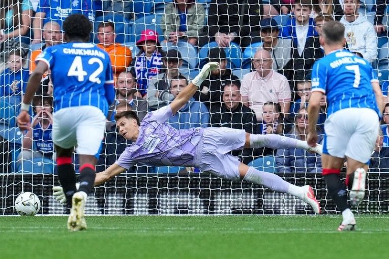 VIDEO Sjajni Pandur obranio penal u visokoj pobjedi Rangersa