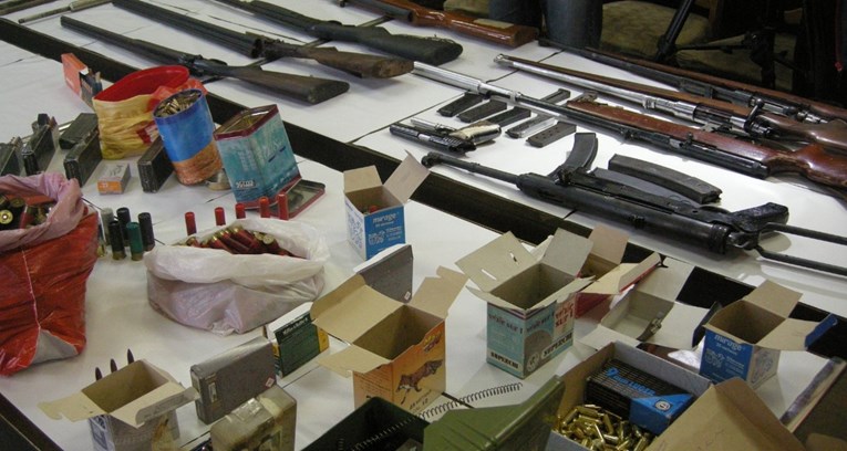 U kući u Jasenovcu, uz granicu s BiH, pronađen arsenal oružja