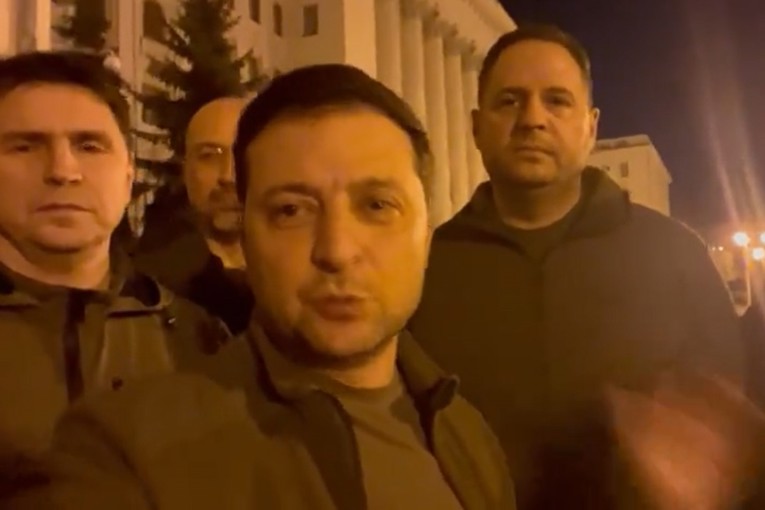 VIDEO Ukrajinski predsjednik objavio video: Još sam u Kijevu, nisam pobjegao ni neću