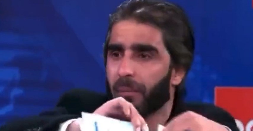 VIDEO Profesor u Afganistanu poderao svoje diplome tijekom televizijskog gostovanja