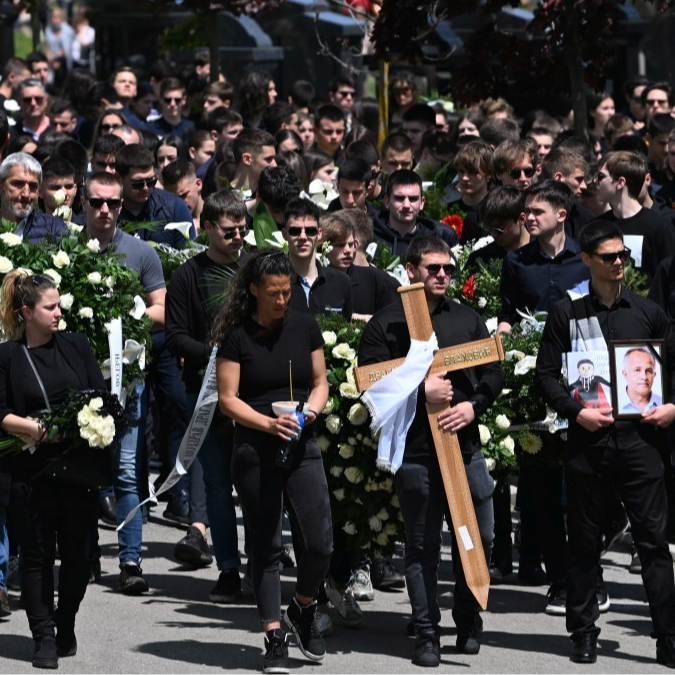 Pokopano 10 žrtava masovnih ubojica. Tisuće ljudi se oprostile od njih