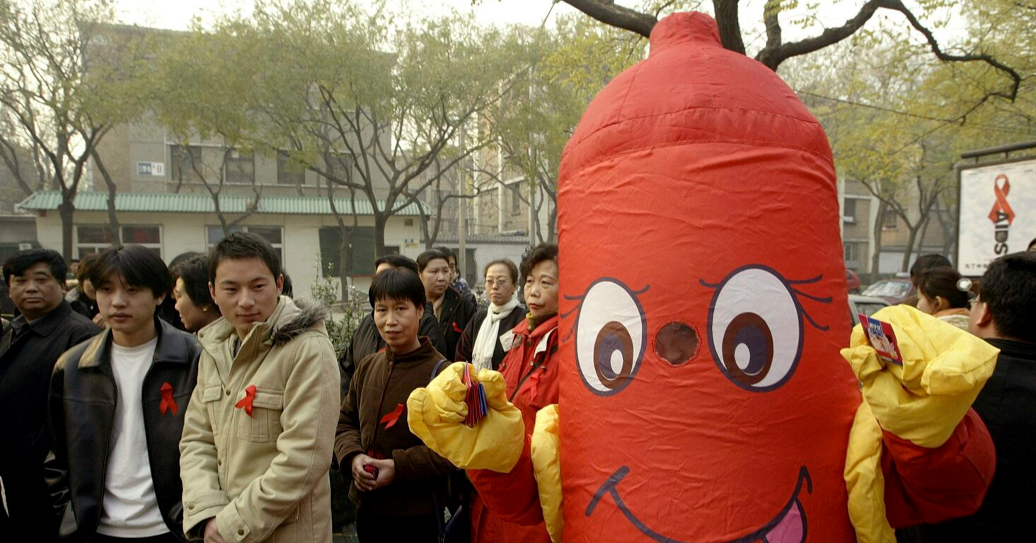 Kina želi potaknuti natalitet porezom na kondome