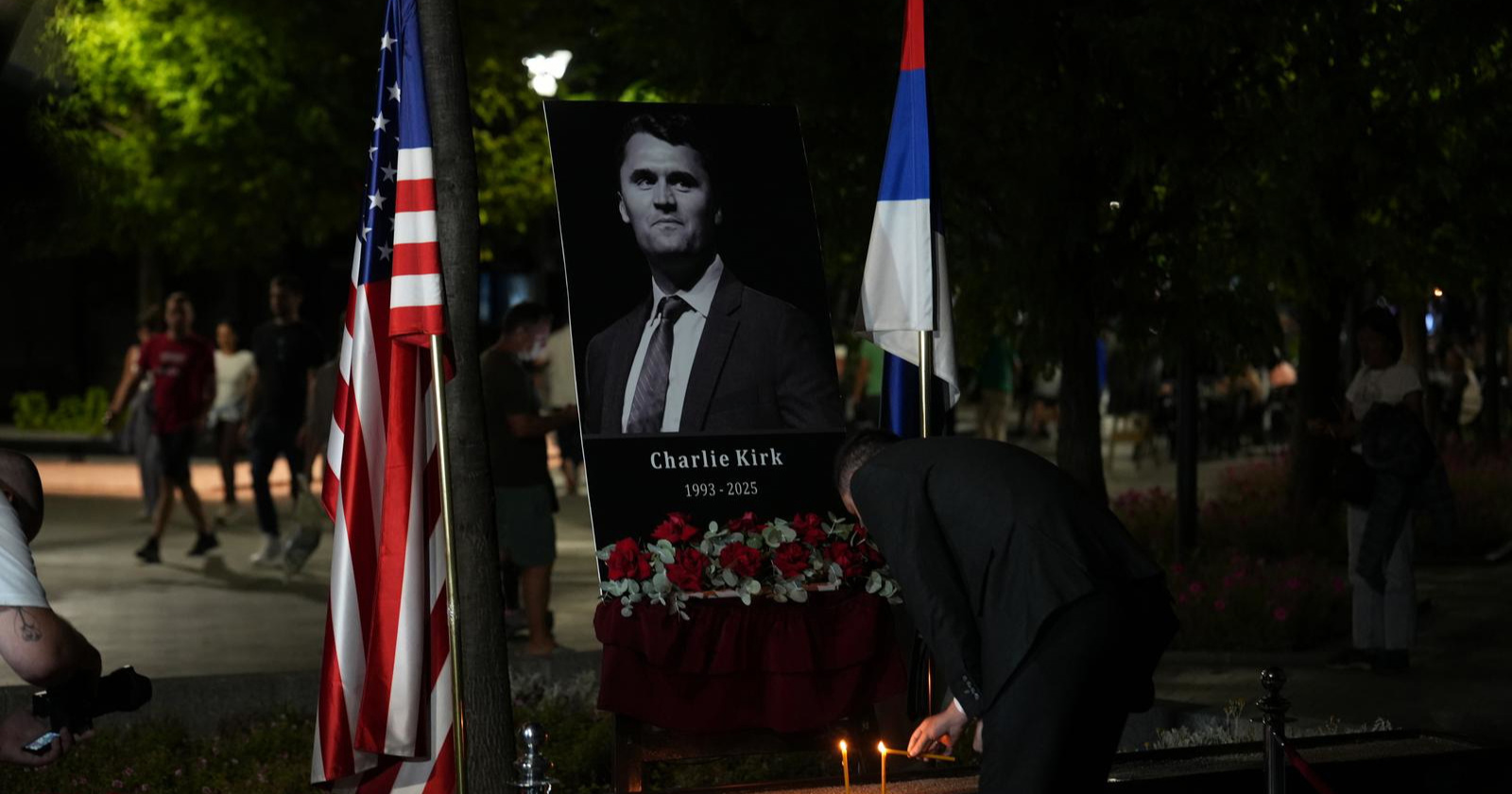 U Banjoj Luci palili svijeće za Kirka. Dodik: Bio je istinski prijatelj Srba
