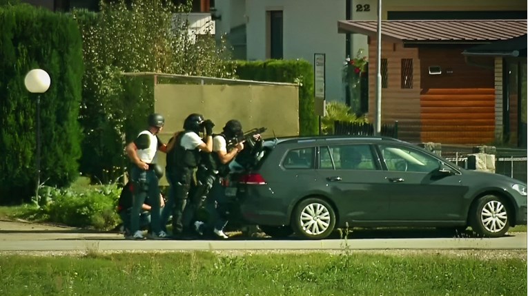 Pucao na policiju u Sloveniji. Satima trajala drama nakon čega je uhićen