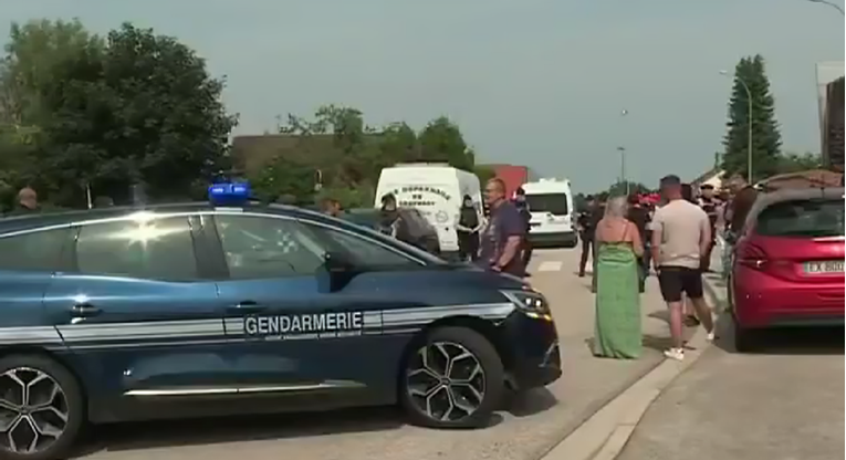 Učenik (14) u Francuskoj ubio asistenticu u nastavi prilikom provjere torbi