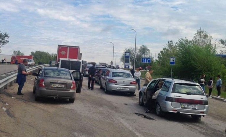 Veliki konvoj auta s izbjeglicama iz Mariupolja stigao na sigurno