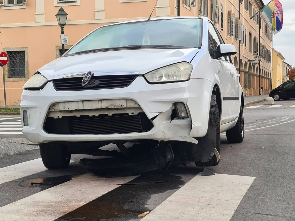 U Bjelovaru autom pokupio betonske stupiće pa izašao iz vozila i pobjegao
