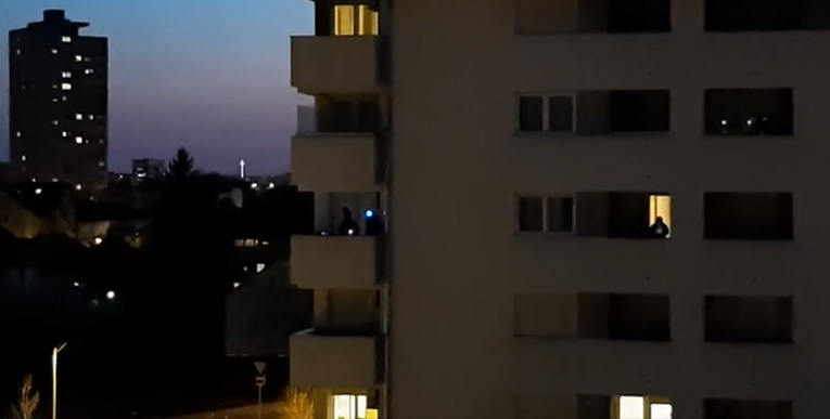 VIDEO Tulum na zagrebačkoj Trešnjevci: DJ s balkona puštao glazbu za cijeli kvart