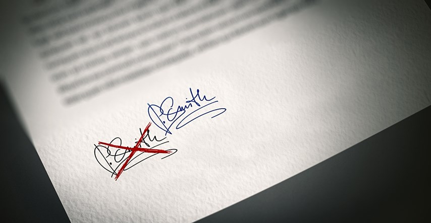 Javni bilježnici inzistiraju na potpisivanju dokumenata plavom tintom