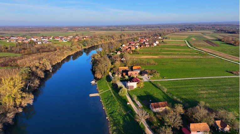 VIDEO Mislite da su vam prodali maglu? Posjetite Karlovac, gdje se prodaje u teglici 