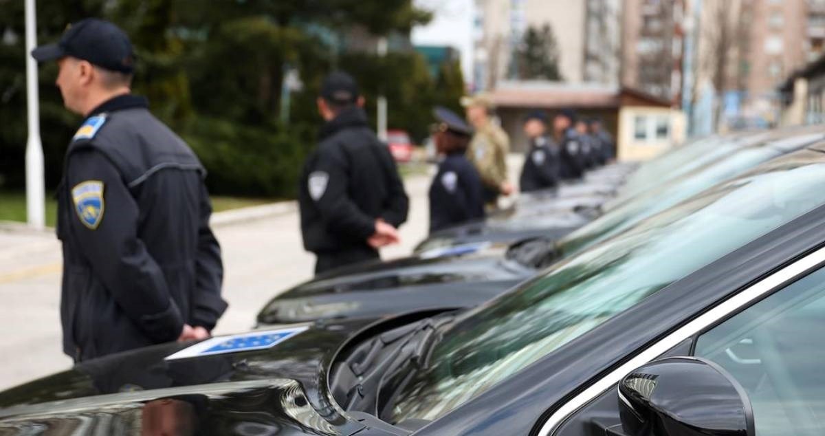 Hrvatski policajac u BiH na Fejsu slavio Oluju uz ustaški pozdrav. Suspendiran je