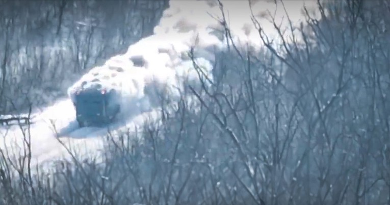 VIDEO Širi se snimka ruskog kamiona u dimu. Nije pogođen, to je taktika