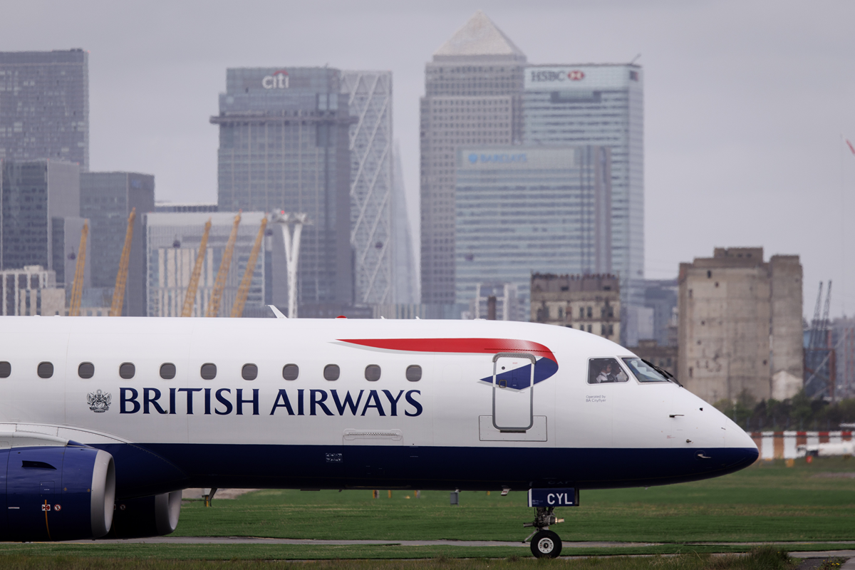 Avion British Airwaysa izgubio 8200 metara visine, vratio se u London