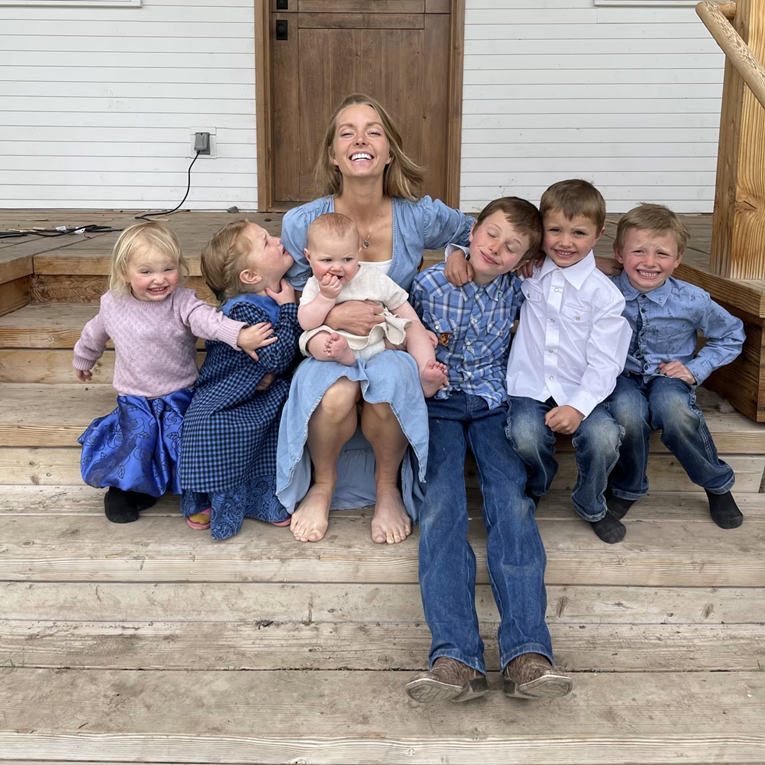 Ballerina Farm čeka deveto dijete, vijest objavila u reklami