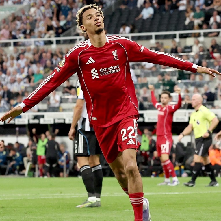 Liverpool žestoko kaznio zvijezdu zbog crvenog kartona. Evo bez koliko novca ostaje 