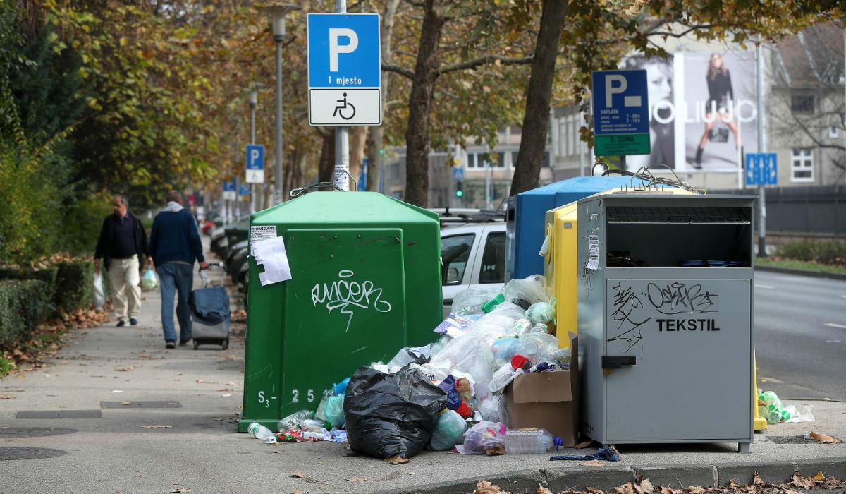 Zagrebački holding bez najave uklonio kontejnere za staru odjeću