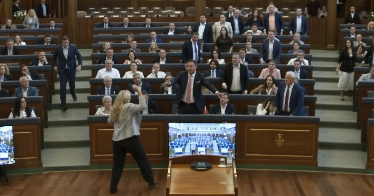 VIDEO Zastupnica u kosovskoj skupštini gađala Kurtija jajima