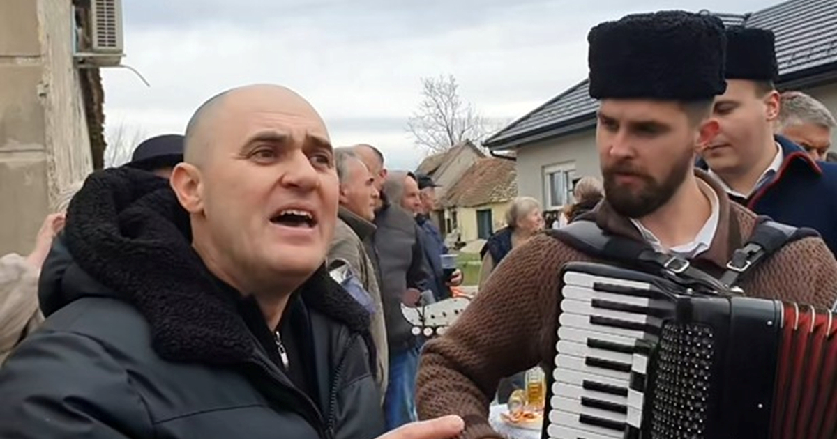 SDSS-ovka: Ovaj iz grobnice od zlata predao dio domovine, Dabro pjeva kao da je heroj