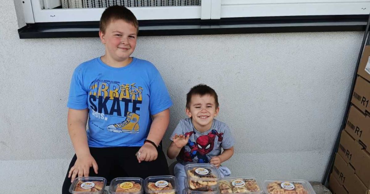 Luka ima 10 godina i sam želi zaraditi za prvi školski izlet. Njegova priča topi srca
