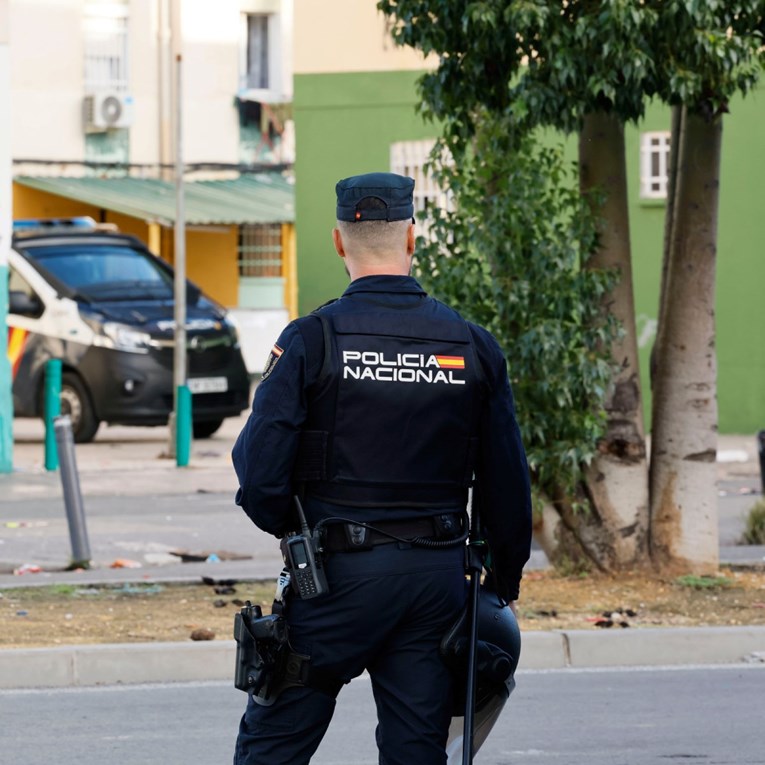 U Španjolskoj došlo do pucnjave između dvije obitelji. Djevojčica (2) kritično