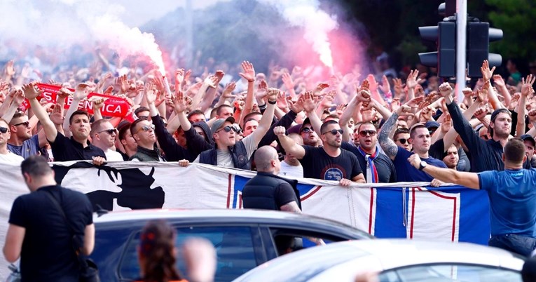 Pogledajte korteo u kojem je Torcida došla na derbi. Orile se hajdučke pjesme