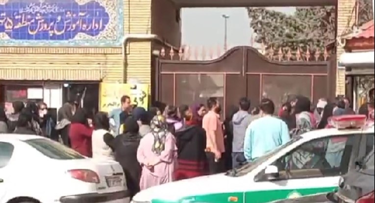 VIDEO U Iranu izbili prosvjedi zbog navodnog masovnog trovanja srednjoškolki