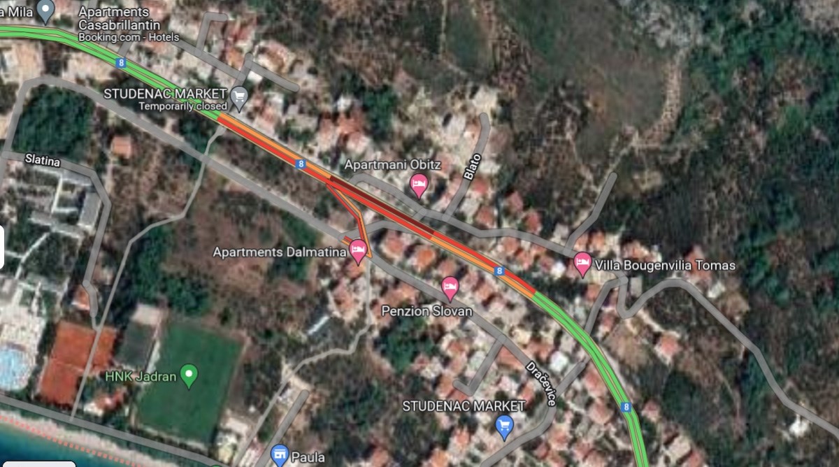 U Tučepima sudar motora i auta, vozač motora prevezen u bolnicu