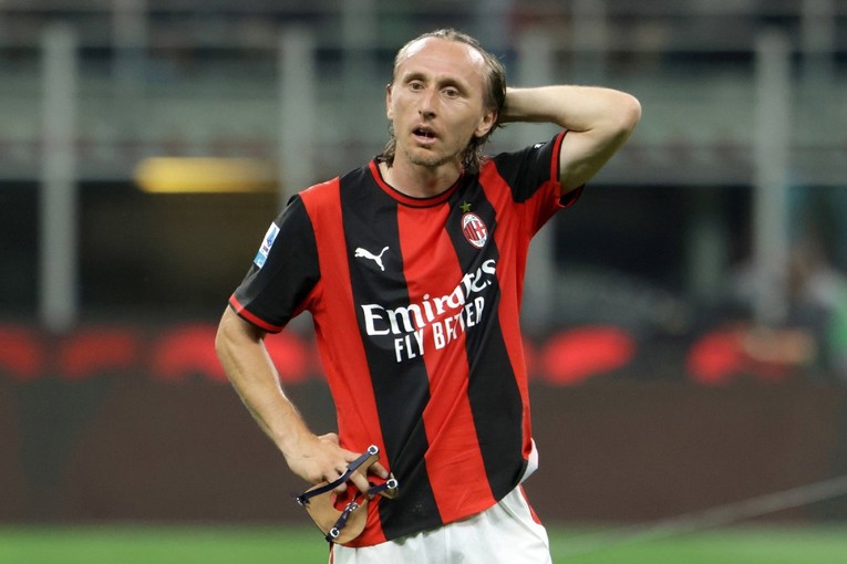 Gazzetta: Modrić u nevjerici gleda prema tribini. Prava noćna mora