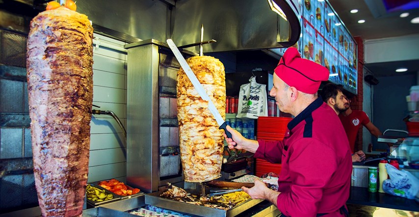 Bivši zaposlenik kebabdžinice otkrio što se događa s mesom nakon kraja radnog vremena