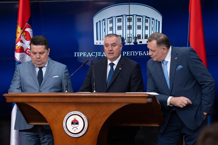 Policajci u BiH dobili tjeralicu za Dodikom i dvojicom, jedan svejedno prešao granicu