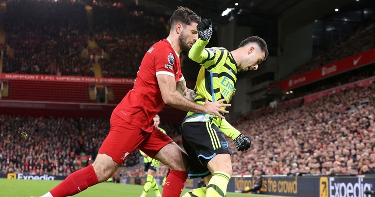 Liverpool i Arsenal remizirali i ostali na vrhu Premier lige, Arnold promašio zicer