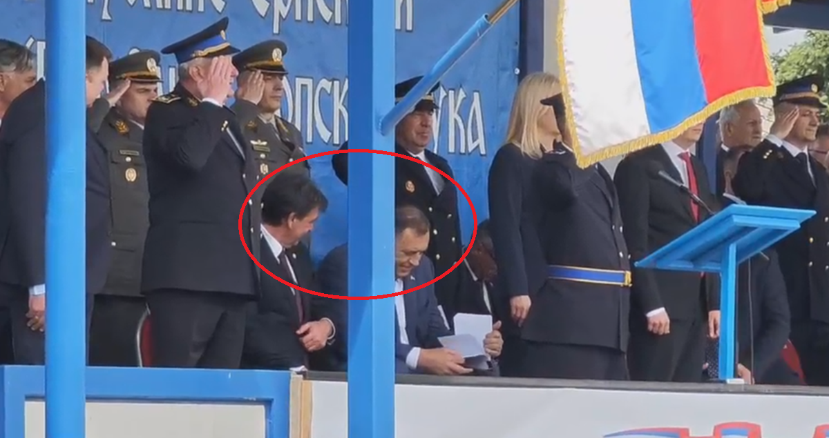 Kada je počela himna BiH, Dodik i Vučićev ministar obrane su sjeli